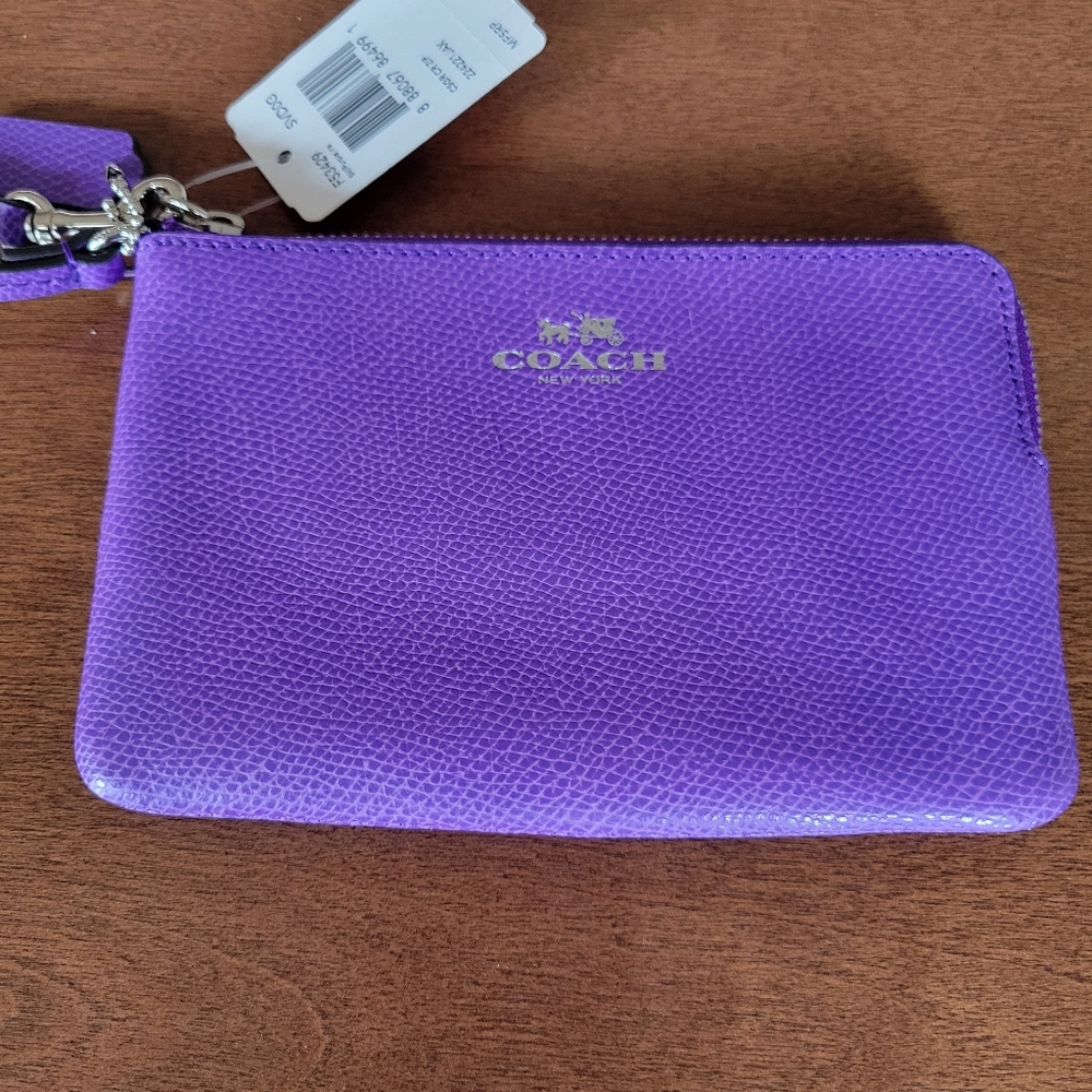 *NEW "COACH" Corner Zip - Wristlet Color Purple pebble leather
